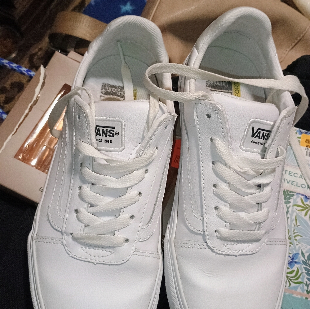 White Vans unisex brand new size 7.5